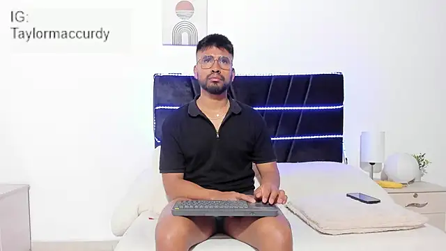 Taylormaccurdy  online show from 01.16.26