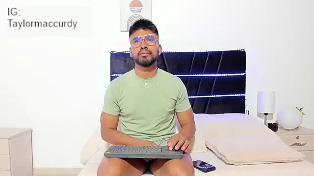 Taylormaccurdy  online show from 01.17.26