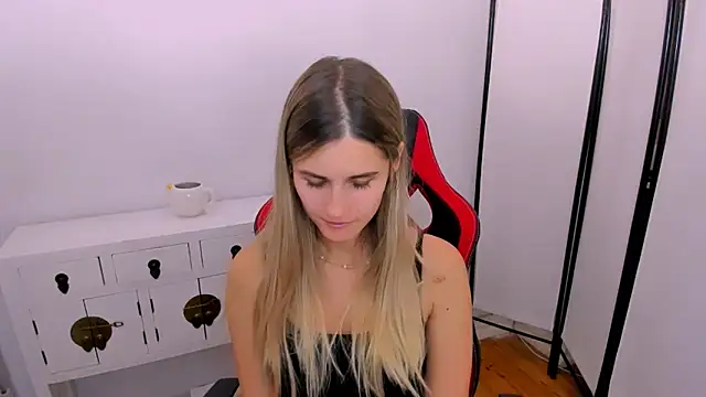 CatrinAmore online show from 10.12.25