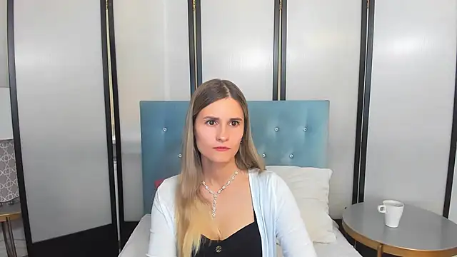 CatrinAmore online show from 10.16.25