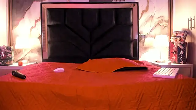 SusanVilla online show from 12.21.25