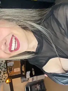 Snapshot of Miia_Millerr chatting on 11.19.25 Miia Millerr online show from 11.19.25