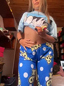 Snapshot of Miia_Millerr chatting on 12.18.25 Miia Millerr online show from 12.18.25