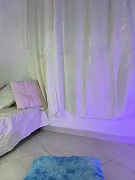 Snapshot of In-Ur-dreams chatting on 10.18.25 In-Ur-dreams online show from 10.18.25