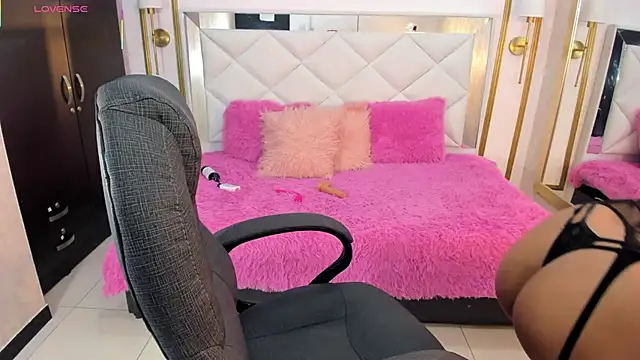 Snapshot of i_kristi chatting on 10.18.25 i kristi online show from 10.18.25