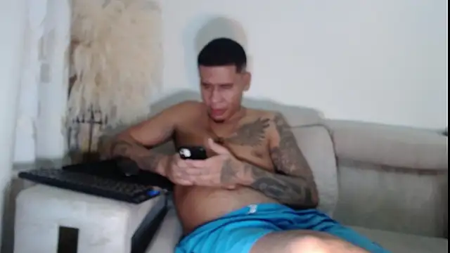 Snapshot of Adrew_fox chatting on 10.03.25 Adrew fox online show from 10.03.25