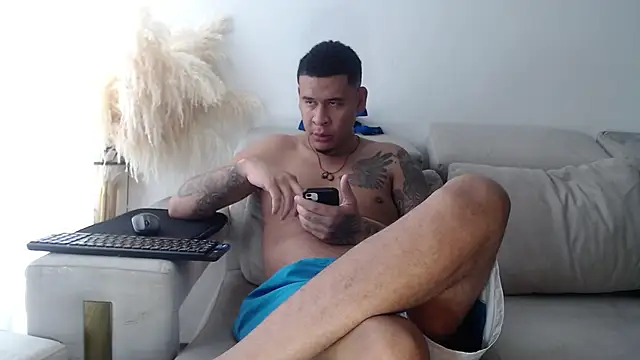 Snapshot of Adrew_fox chatting on 11.28.25 Adrew fox online show from 11.28.25