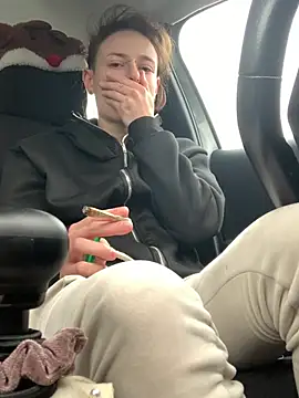 Snapshot of GoldenPussy1329 chatting on 01.17.26 GoldenPussy1329 online show from 01.17.26