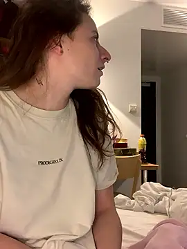 Snapshot of GoldenPussy1329 chatting on 02.08.26 GoldenPussy1329 online show from 02.08.26