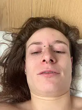 Snapshot of GoldenPussy1329 chatting on 02.13.26 GoldenPussy1329 online show from 02.13.26