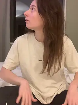 Snapshot of GoldenPussy1329 chatting on 02.21.26 GoldenPussy1329 online show from 02.21.26