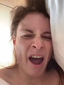 Snapshot of GoldenPussy1329 chatting on 02.22.26 GoldenPussy1329 online show from 02.22.26