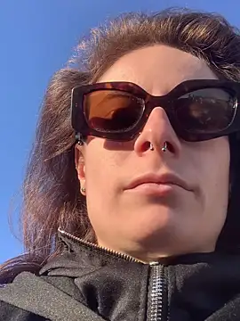 Snapshot of GoldenPussy1329 chatting on 03.01.26 GoldenPussy1329 online show from 03.01.26