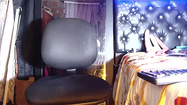 Snapshot of taylor_hot85 chatting on 11.16.25 taylor hot85 online show from 11.16.25