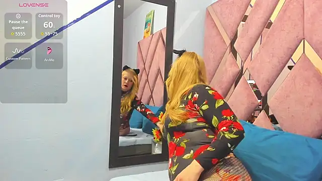 AliceCat 01 online show from 10.15.25