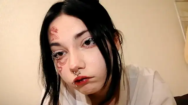 Snapshot of Beeping_Creature chatting on 10.15.25 Beeping Creature online show from 10.15.25