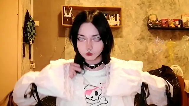 Snapshot of Beeping_Creature chatting on 10.22.25 Beeping Creature online show from 10.22.25