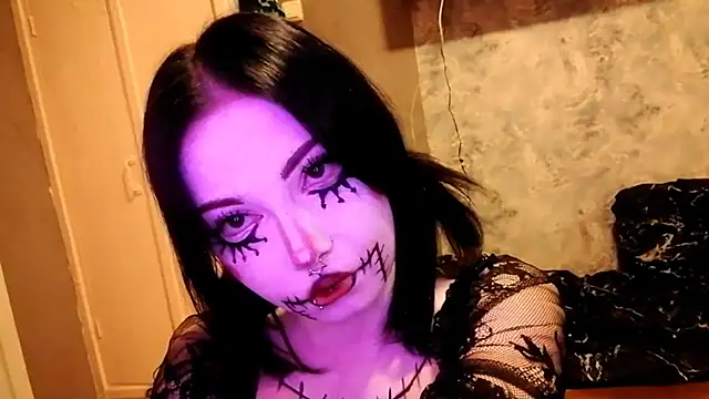 Snapshot of Beeping_Creature chatting on 10.29.25 Beeping Creature online show from 10.29.25