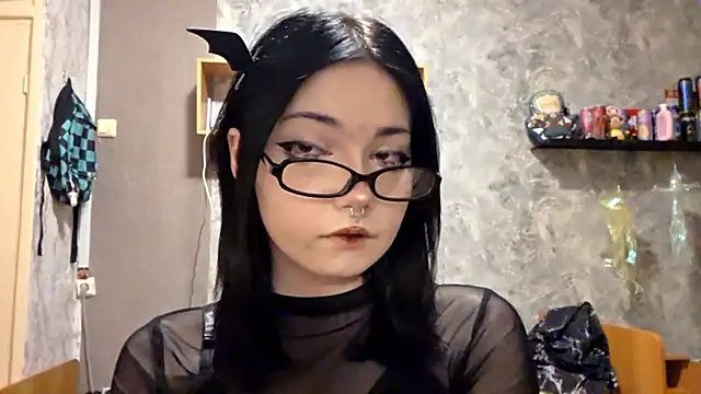 Snapshot of Beeping_Creature chatting on 11.17.25 Beeping Creature online show from 11.17.25