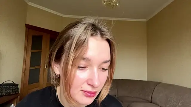Snapshot of CoraJamerson chatting on 10.06.25 CoraJamerson online show from 10.06.25