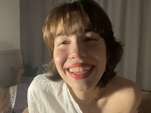 Snapshot of Sexy_frie chatting on 10.30.25 Sexy frie online show from 10.30.25