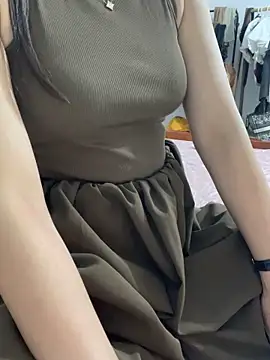 Snapshot of lee_ly chatting on 10.26.25 lee ly online show from 10.26.25