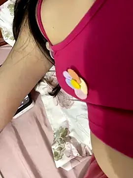 Snapshot of lee_ly chatting on 11.08.25 lee ly online show from 11.08.25