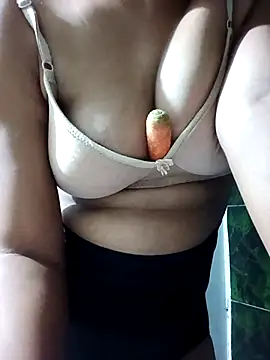 Snapshot of sweetysmita chatting on 10.26.25 sweetysmita online show from 10.26.25