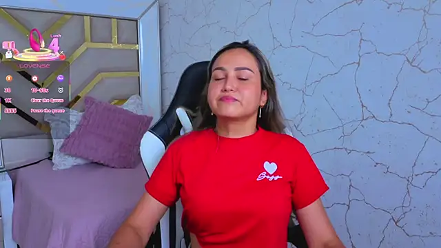 Snapshot of lila_cute1 chatting on 11.19.25 lila cute1 online show from 11.19.25