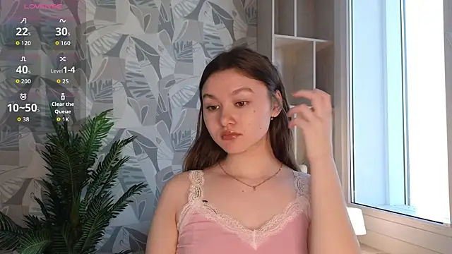 Snapshot of LewisThrone chatting on 11.20.25 LewisThrone online show from 11.20.25