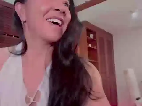 Snapshot of Talia__velvet chatting on 12.14.25 Talia velvet online show from 12.14.25