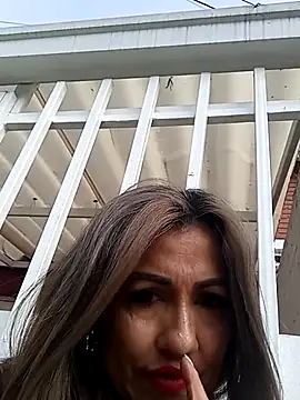 chloe  Jones  online show from 11.10.25