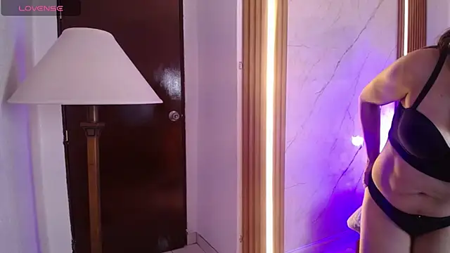 chloe  Jones  online show from 02.03.26