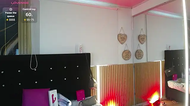 chloe  Jones  online show from 04.10.26