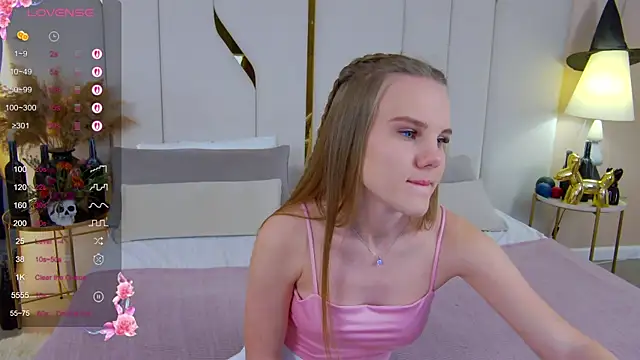 Lili Lohan online show from 10.23.25