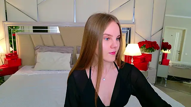 Lili Lohan online show from 12.15.25