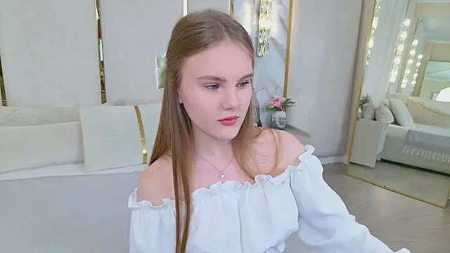 Lili Lohan online show from 05.13.26