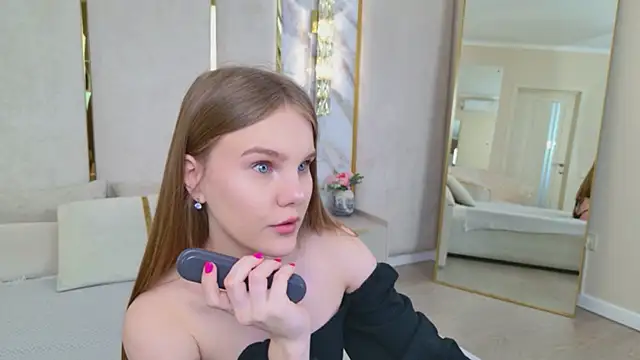 Lili Lohan online show from 05.18.26