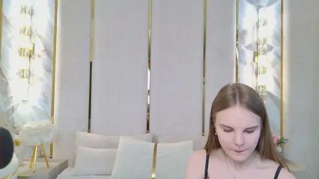 Lili Lohan online show from 05.19.26