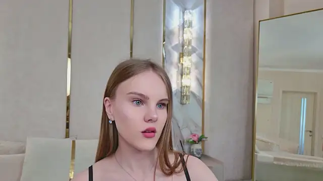 Lili Lohan online show from 05.25.26