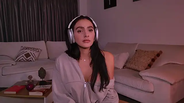 Snapshot of Milana_De chatting on 10.07.25 Milana De online show from 10.07.25