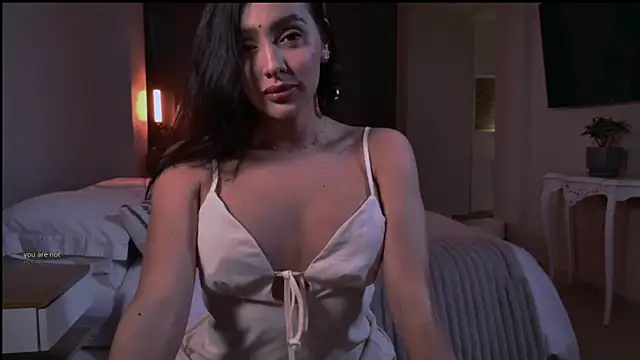 Snapshot of Milana_De chatting on 10.27.25 Milana De online show from 10.27.25