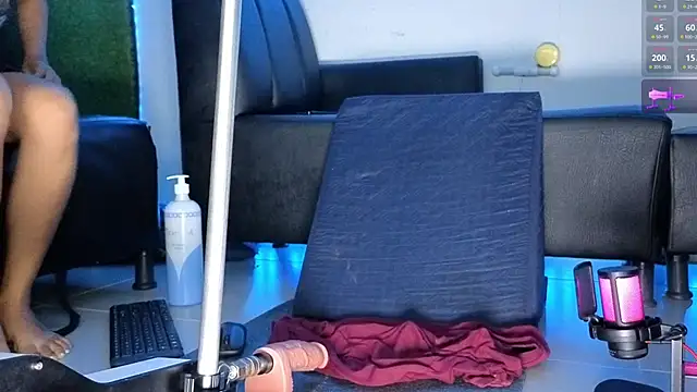 Mia khalif4 online show from 01.17.26