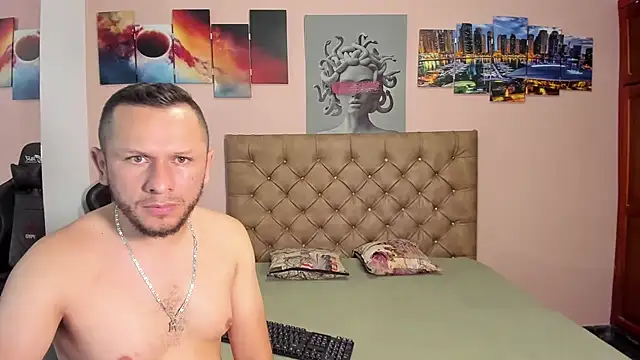 Snapshot of scarlett_vex chatting on 10.31.25 scarlett vex online show from 10.31.25