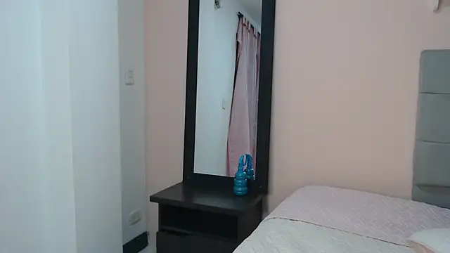 Snapshot of Wandaa- chatting on 11.28.25 Wandaa- online show from 11.28.25