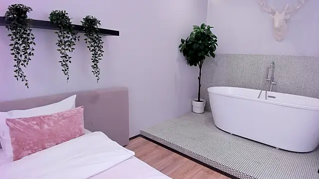 Snapshot of NikkaBush chatting on 11.03.25 NikkaBush online show from 11.03.25