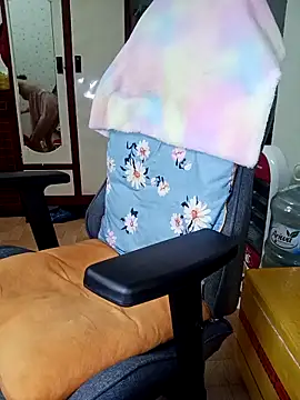 BiCute688 online show from 12.18.25