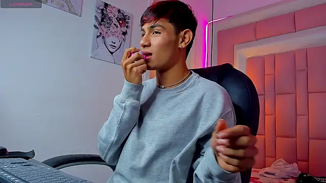 Snapshot of cherub_ chatting on 12.19.25 cherub online show from 12.19.25