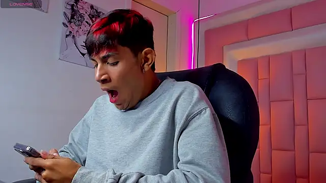 Snapshot of cherub_ chatting on 12.20.25 cherub online show from 12.20.25