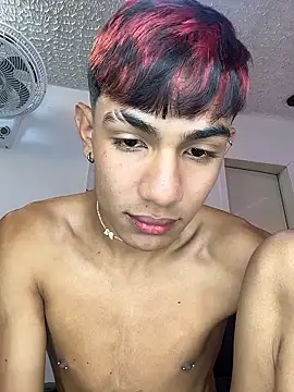 Snapshot of cherub_ chatting on 01.09.26 cherub online show from 01.09.26